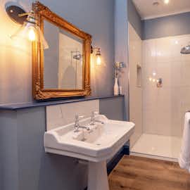 Kennard Hall - The first floor shower room Kennard Hall - The first floor shower room