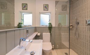 Babblebrook - The shower rooms are crisp and modern with big walk-in showers