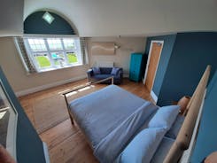 Spinnakers King size bedroom with ensuite & incredible sea / garden views