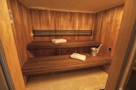 Beaverbrook 20 - The sauna in the spa hall seats 8