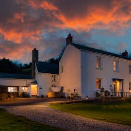 Bumbles - Sleeps 15+2 for family holidays in the beautiful North Devon countryside Bumbles - Sleeps 15+2 for family holidays in the beautiful North Devon countryside