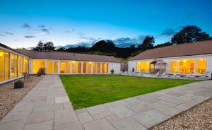 Holemoor Stables: Group accommodation set around a private courtyard