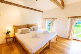 Whinchat Barns - Dippers Rest, Bedroom 2: A calm and restful space; you're bound to sleep well!