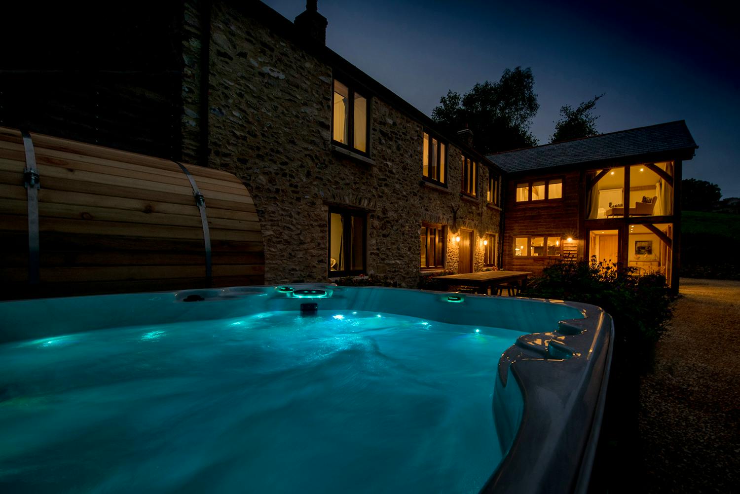 Large Holiday Cottages Sleeping 6 with Private Swimming Pools and Private Hot Tubs in the UK