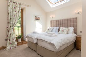 Foxhill Lodge - Bedroom 2 can be a super king or a twin room. On the first floor, this room has en suite shower facilities