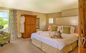 Pound Farm - Bedroom 1: Plenty of space and an en suite shower room