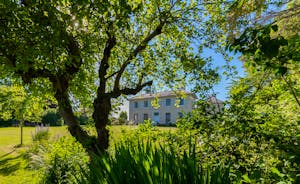 Asham House - Country House That Sleeps 12 For Family Holidays