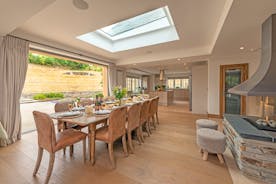 Perys Hill - The Farmhouse: The dining area is flooded with natural light