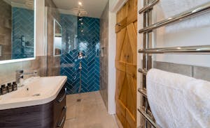Croftview - Bedroom 8 (Squirrel) has an en suite shower room