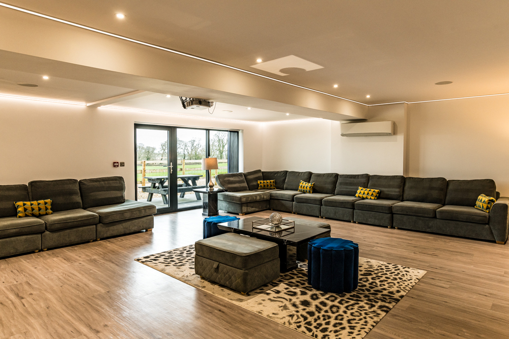 churchill-20-presentation-room-with-projector-HDMI-conection