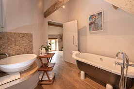 Court Farm - The Cottage: A free standing bath for Bedroom 1 