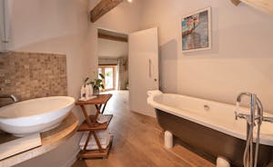 Court Farm - The Cottage: A free standing bath for Bedroom 1 