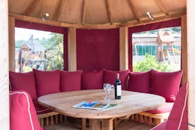 Foxhill Lodge - Retreat to the poolside breeze hut when the sun gets too strong