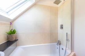 Siskins Nook, Stonehayes Farm - Crisp and bright modern bathrooms make such a difference